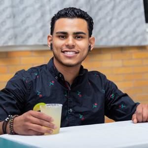 Meet your Posher, Rivera